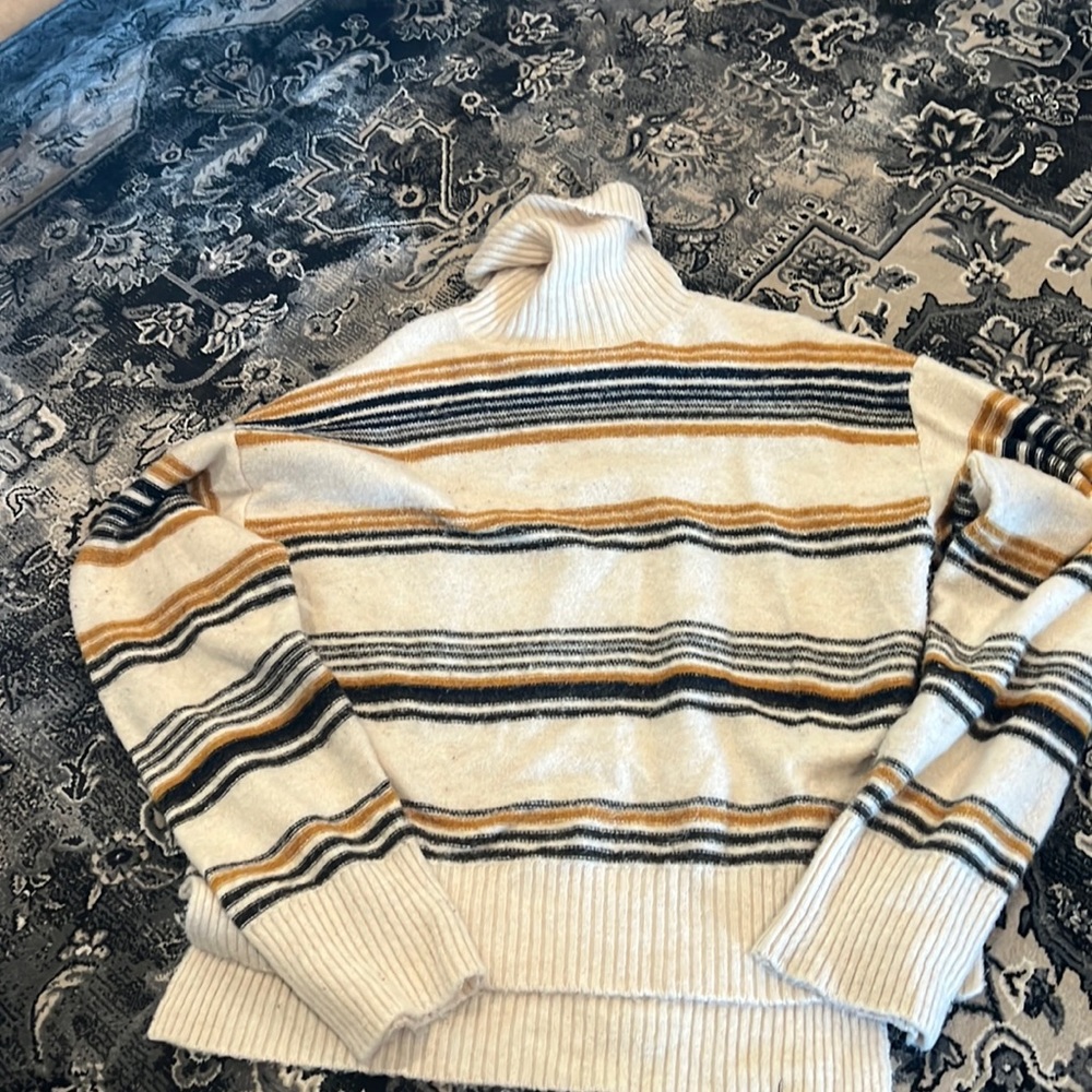 Pinch turtleneck sweater